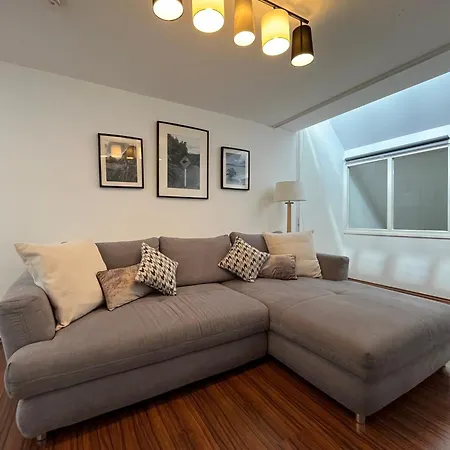 Apartment Dachgeschoss-maisonette Fuer Drei Munich